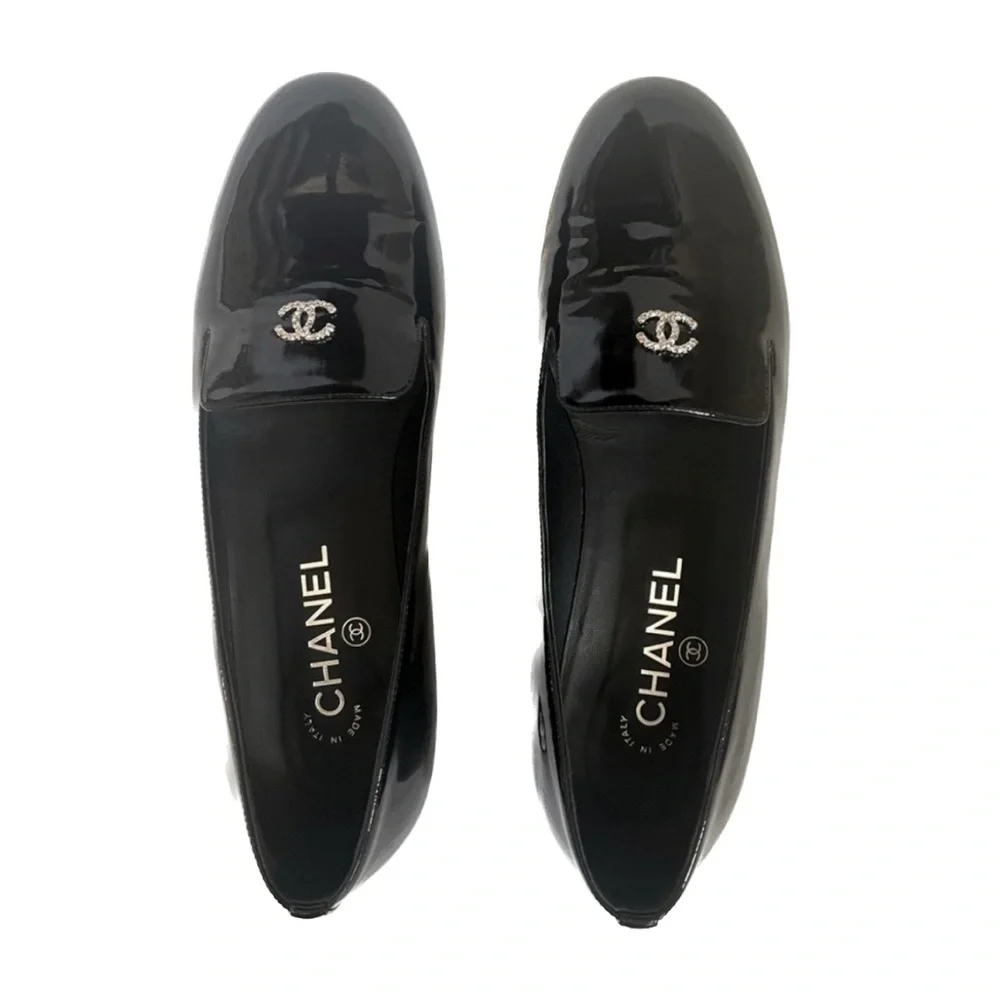 🔥CHANEL Patent Loafers